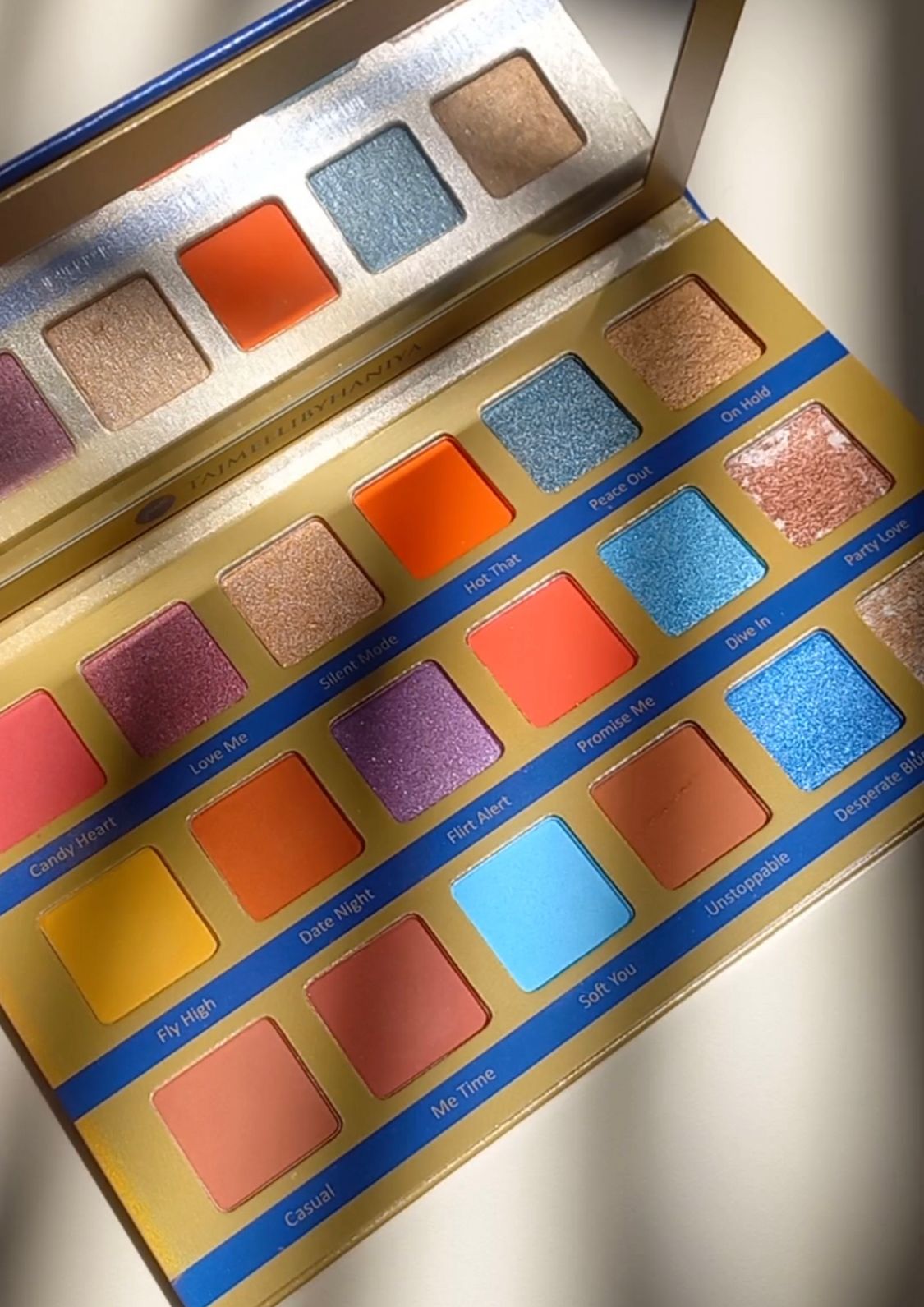 EYETASTIC Eyeshadow Palette applied look
