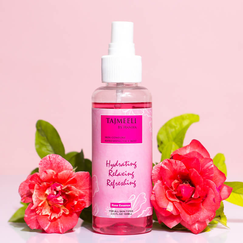 Skin Comfort Refreshing Face Mist Pink in use